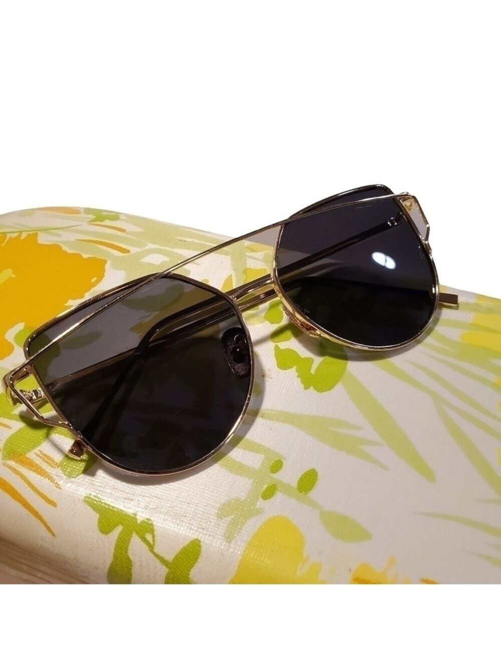 Flat lens Cat eye gold trim sunglasses fashion wear vintage metal